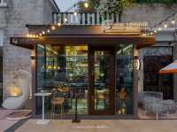 ร้านอาหารไทย ริมท่าเรือยอร์ชสุดหรู