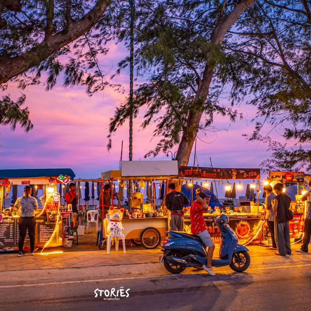 สตรีทฟู้ดริมชายหาดชะอำ