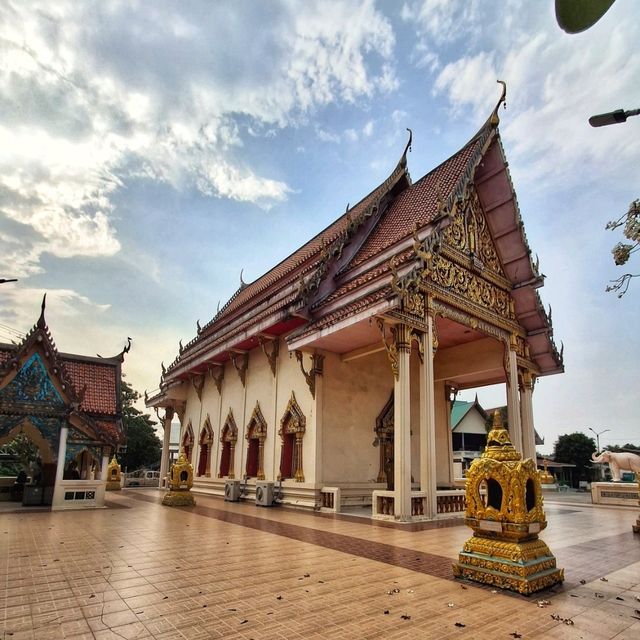 สักการะพระพุทธรักษาเมือง ณ วัดกระจัง