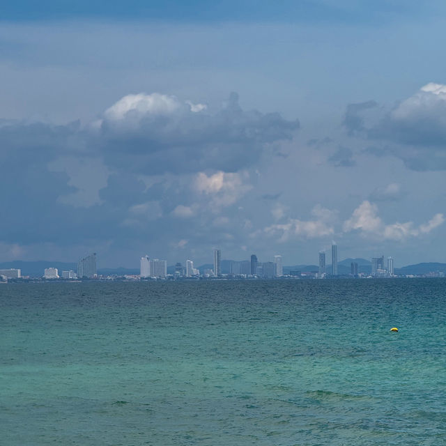 ที่พักริมทะเลสุดมินิมอล ณ เกาะล้าน 