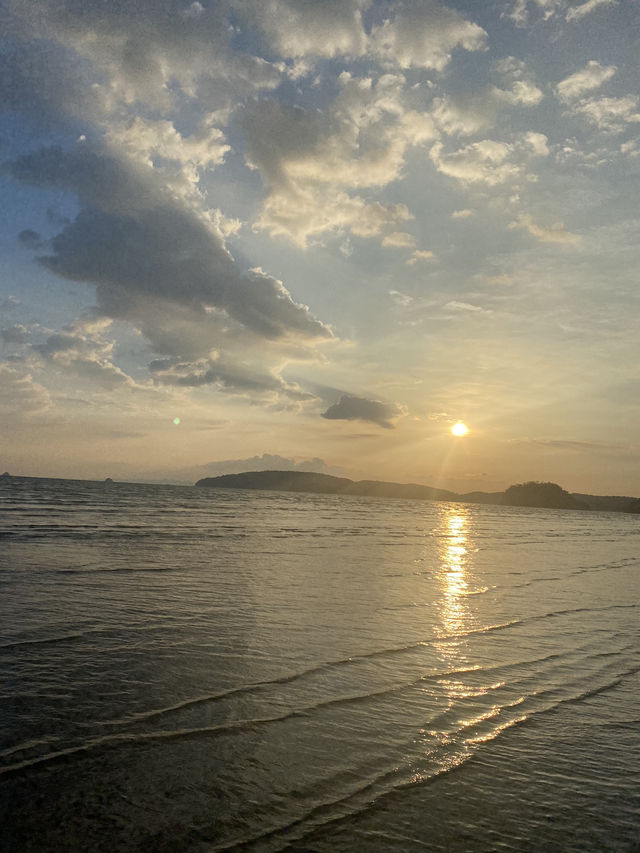 จุดชมวิวพระอาทิตย์ตก ชายหาดอ่าวนาง กระบี่