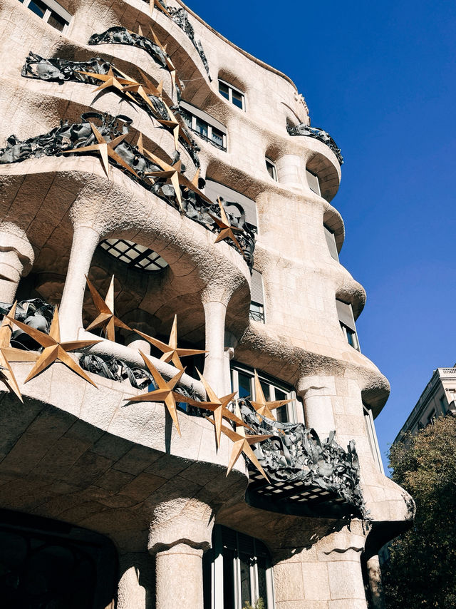 🇪🇸西班牙巴塞隆納景點👣 第一次造訪高第設計的米拉之家