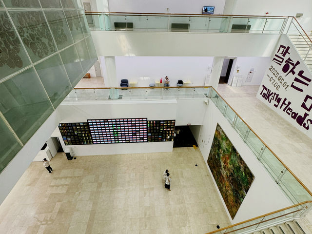 From Gallery Walls to Streamside Art