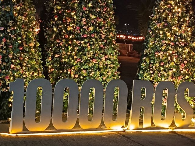 10,000 roses cafe