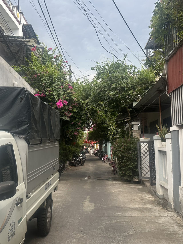 Include Insta Worthy Cafes in Hoi An!