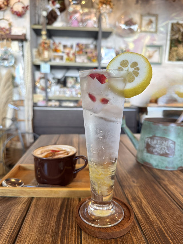 【北九州カフェ】まるでお花畑？ドライフラワーに囲まれた可愛いカフェ💐