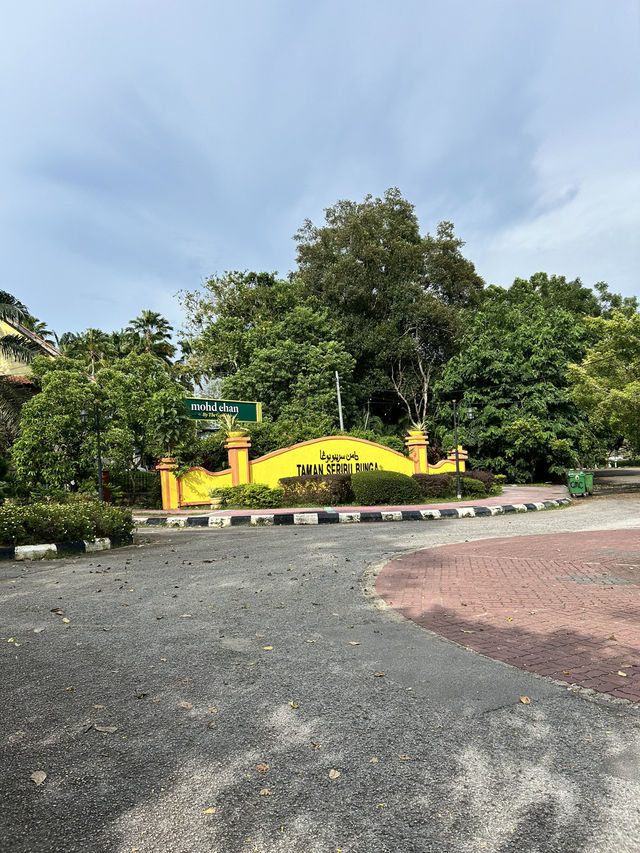 Evening walk at Taman Seribu Bunga Ayer Keroh