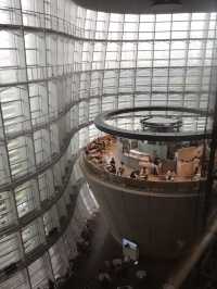 国立新美術館で感じた、空間ごとアートな時間