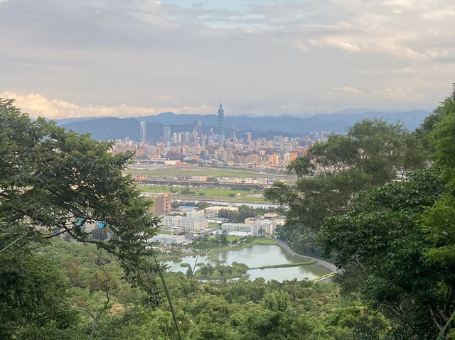  老地方觀機平台｜輕鬆步行享百萬都市景觀