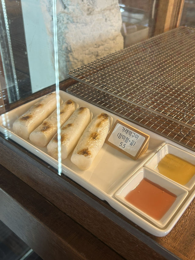 🏞️ 자연과 예술이 만나는 공간, 일상화카페