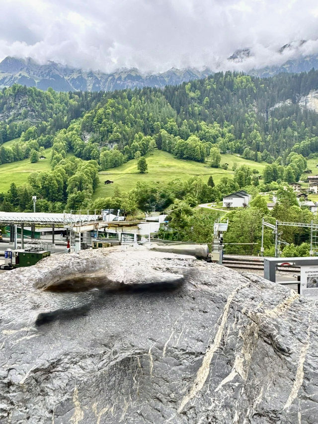 走訪瑞士知名的瀑布小鎮～勞特布龍嫩Lauterbrunnen