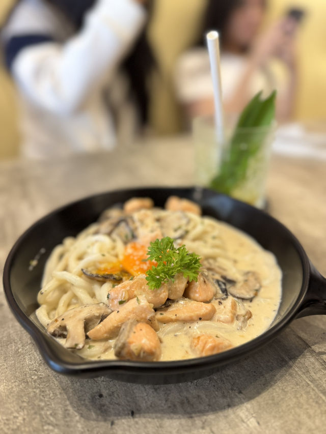 AnMour Café – Eco Botanic: Western Comfort Food in a Cozy Setting