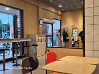 🍔🌊 "McDonald’s บางแสน – เบอร์เกอร์ไก่ริมทะเล