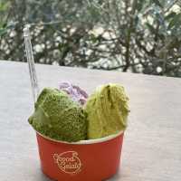 ☀️沖繩恩納村美味散策｜三矢本舖沙翁甜甜圈＋goood gelato 義式冰淇淋＋路邊偶遇的貓貓驚喜 