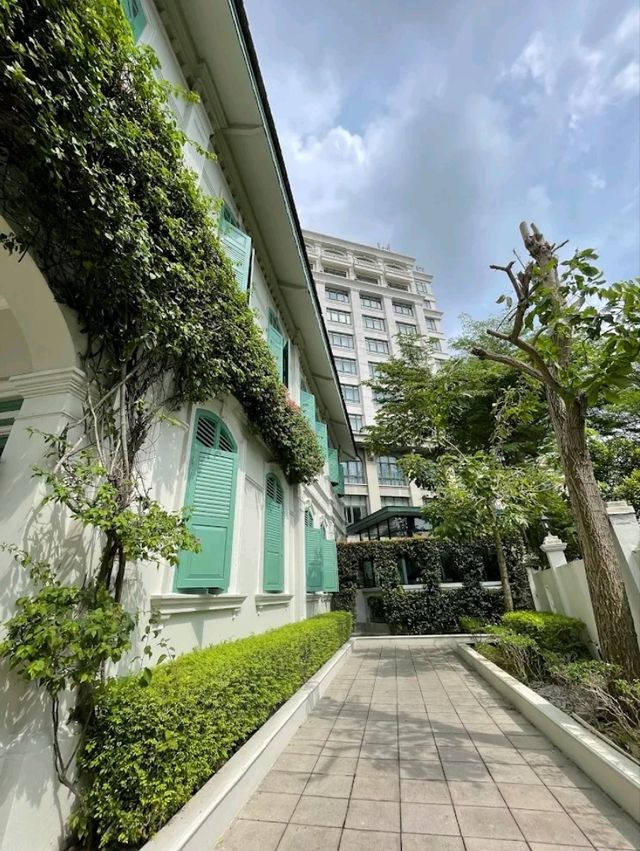 “The Majestic Heritage River‑Retreat”