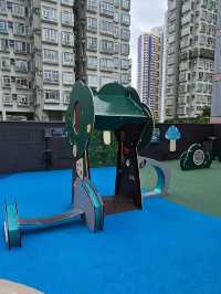 新都會廣場歷奇公園，可愛植物造型的滑梯
