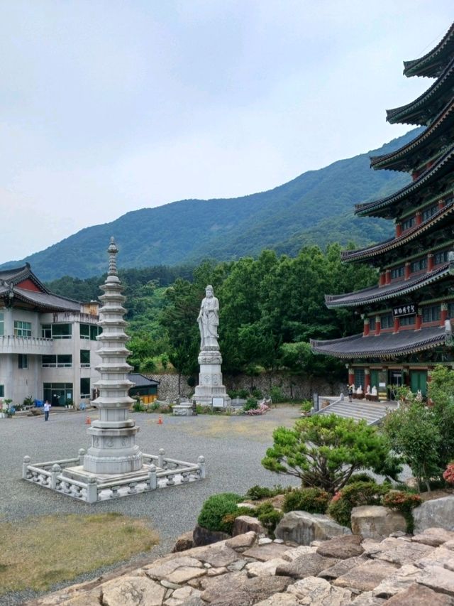 장엄한 풍경 속의 영산정사
