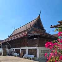 ไหว้พระปางปาลิไลยก์ แล้วชมจิตรกรรมฝาผนัง
