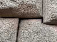 【Twelve Angled Stone｜クスコのインカ建築、精密さに息をのむストーン】