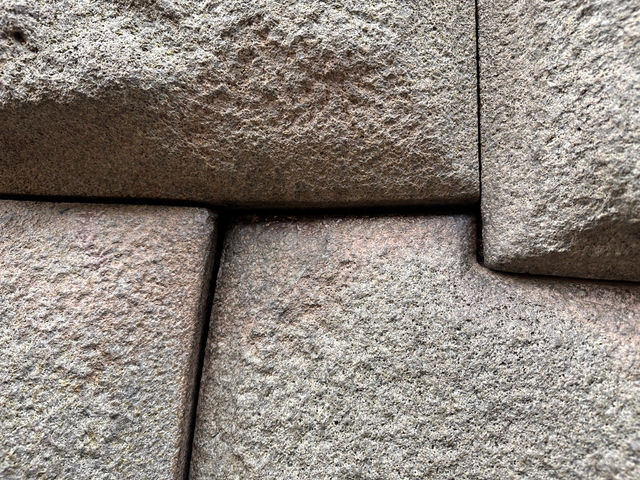 【Twelve Angled Stone｜クスコのインカ建築、精密さに息をのむストーン】