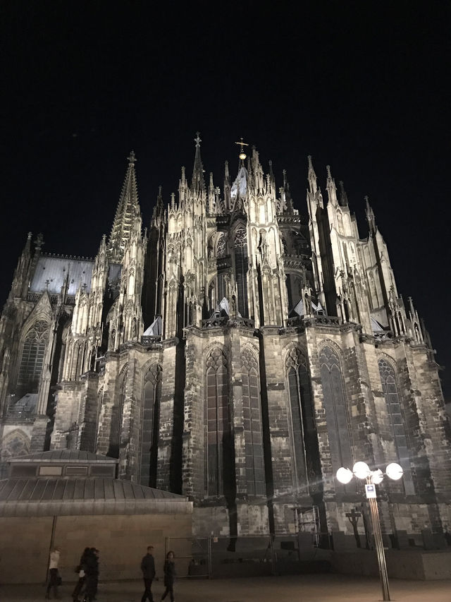 【ドイツ🇩🇪】圧巻のケルン大聖堂へ…！！