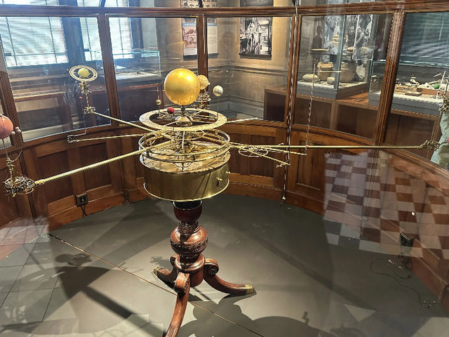 Kelvingrove Art Gallery and Museum: Glasgow's Best Treasure Trove! 🎨🛡️