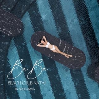 スリ・パンワによるババ・ビーチ・クラブ・ナタイ 🌴✨

🌴✨ ラグジュアリーなエスケープ。ラグジュアリーでプライベートな雰囲気、そして落ち着いた雰囲気を兼ね備えたビーチフロントの宿泊施設をお探しなら、ぜひ当ホテルへ。滞在中は特別なサービスもお楽しみいただけます。美しい夕日もお楽しみいただけます。

🛌 豊富な客室タイプからお選びいただけ、お客様のあらゆるニーズにお応えします。お部屋から一歩踏み出せば、すぐに海を感じることができます。プライベートプールと、モダンとトロピカルな雰囲気が見事に融合したインテリアが魅力です。

🍽️ ババ・ビーチ・レストラン＆バーでは、特製カクテルとともに、極上のタイ料理と各国料理をお楽しみいただけます。ゆったりとくつろぎ、素敵なひとときをお過ごしください。

🎧 ここは「ミュージックラバーズホテル」と呼ばれています。プールサイドではDJがライブミュージックを演奏し、シックなビーチクラブのような雰囲気をお楽しみいただけます。リラックスしたり、軽くパーティーを楽しみたい方に最適です。

これもまた、滞在する価値のあるホテルです。 🌅

📍 スリ・パンワによるババ・ビーチ・クラブ・ナタイ

#10ポイント #カナンテムシブ #ババ・ビーチ・クラブ・ナタイ #スリ・パンワスタイル #ラグジュアリーな旅 #ナタイビーチ #ビーチフロントヴィラ #スタイリッシュにリラックス #ホテル
#tripbest 無料宿泊プレゼント