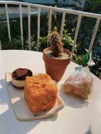 Gusto Coffee Tree is a cozy
