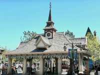 The Wonderful Frozen Kingdom in Tokyo Disney Sea