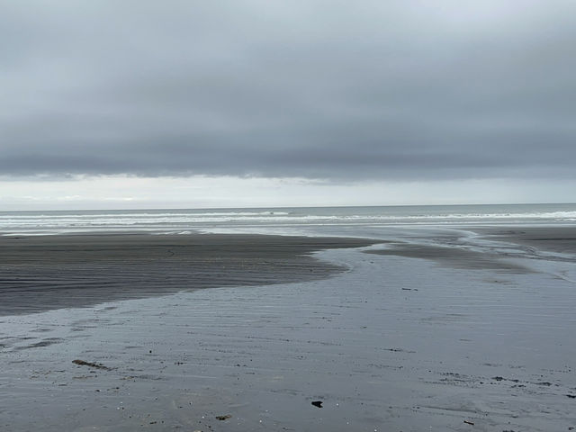 🖤 Karioitahi Beach｜黑沙灘與懸崖風的療癒系海岸 