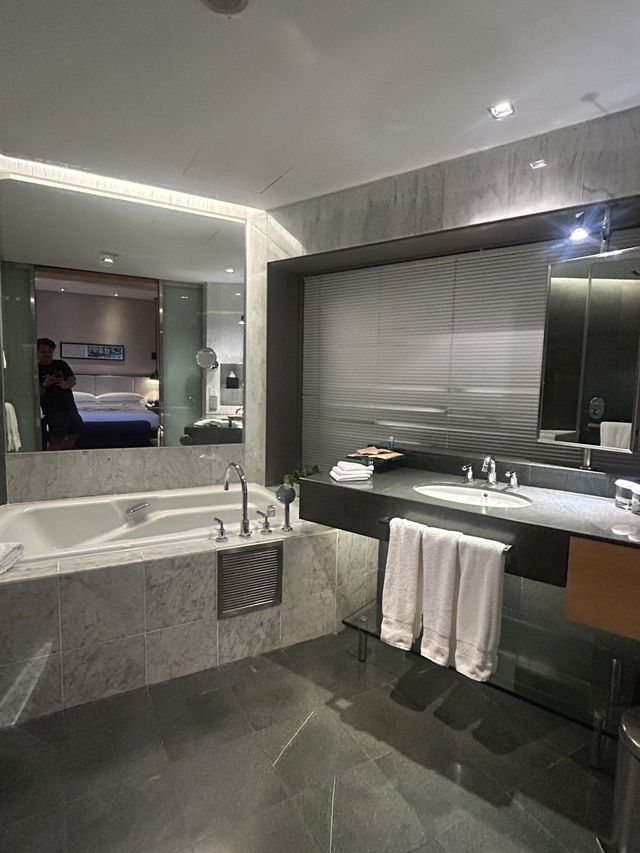 Hilton KL: Excellent location and still grand