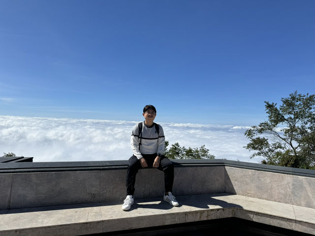 Sunrise Over a Sea of Clouds – Royal Pha Doi, Doi Inthanon ⛅️