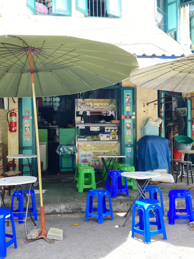 🍨นัฐพรไอศครีมกะทิสด – ร้านประจำที่ต้องแวะทุกครั้ง