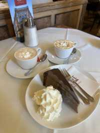☕ 천장도, 케이크도 예술인 곳.  비엔나 Café Central에서 보낸 클래식한 오후