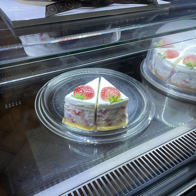 맛있는 딸기케이크가 당길 때 <커피명가>