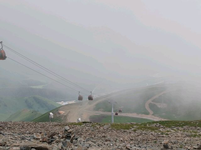 Above the Clouds: Breathing the Summit of Yunxiao Peak