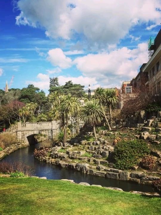 Beautiful park, Has lower and high parks and can takes you Bournemouth Beach, the pier, cafes, and amusements