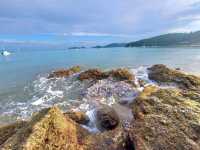 เดินเล่นชายหาดอ่าวยน ภูเก็ต