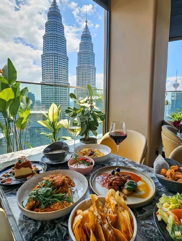 🗼🇲🇾 Petronas Twin Towers – The Icon of Kuala Lumpur
