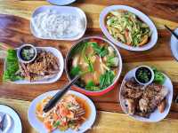 บ้านแดงริมน้ำ 🐔ส้มตำไก่ย่าง..แซ่บจนต้องบอกต่อ