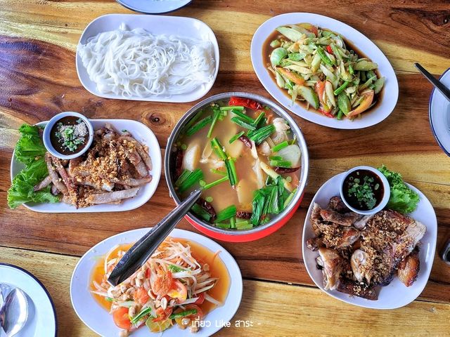 บ้านแดงริมน้ำ 🐔ส้มตำไก่ย่าง..แซ่บจนต้องบอกต่อ