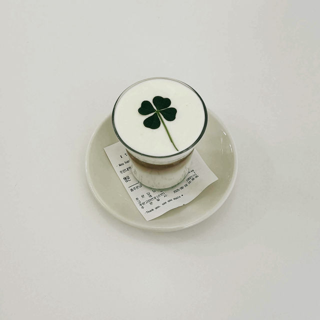 Incurve Café in Seoul 