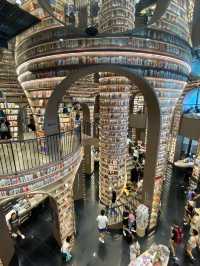 Went to China because of this bookstore 😍😍