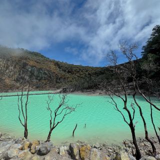 白霧與魔法：Kawah Putih 的夢幻擁抱