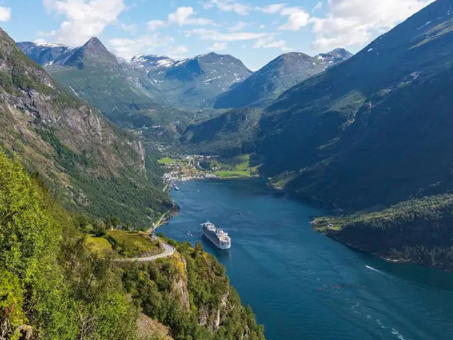 【世界一美しいフィヨルド】ガイランゲルで心震える絶景体験🚢🌄