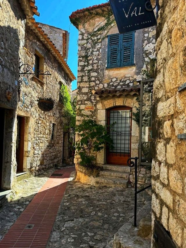Èze – The Enchanting Hilltop Village of the French Riviera Èze – The Enchanting Hilltop Village of the French Riviera
