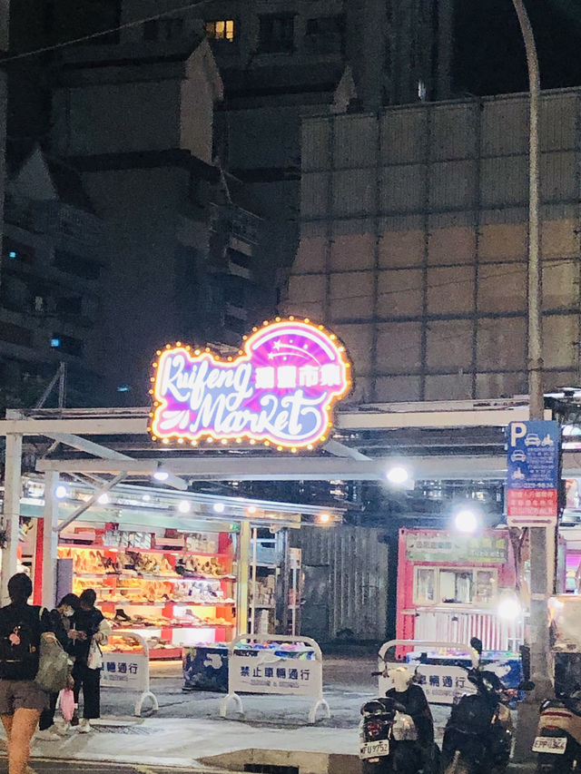 喜歡夜市，拋圈圈遊戲很刺激🤗🤗🤗