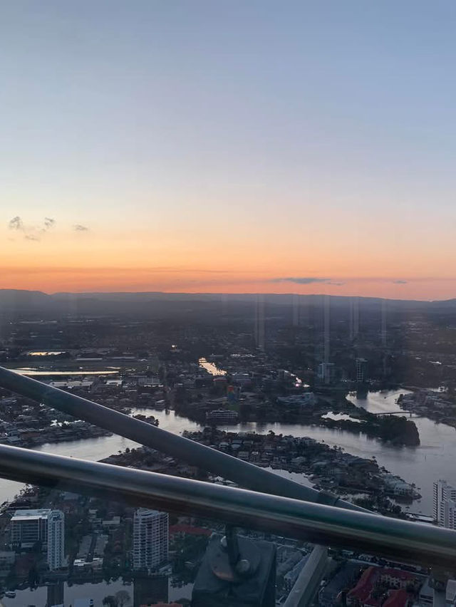 SkyPoint 觀景台：高空視野下的黃金海岸 ✨