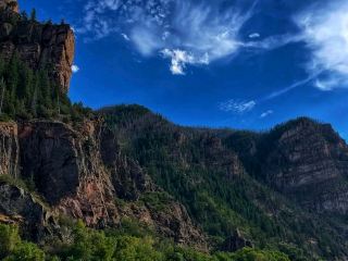 🌊  Hanging Lake – Colorado’s Emerald Gem
