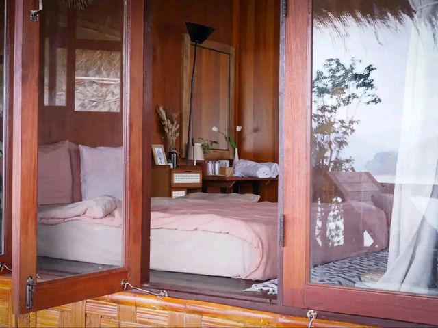 มาปล่อยใจ ลอยไปกลางน้ำ ที่ Sweet Floating House